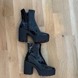 Steve Madden Glossy Black Heeled Boots